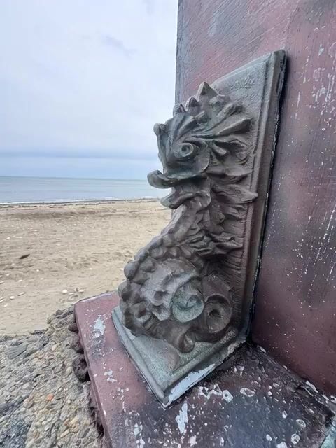 Seahorse Sculpture Transformation Video Prompt