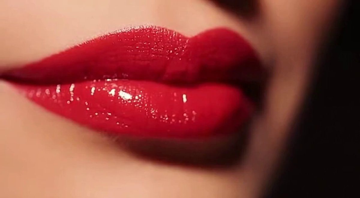AIVideo Prompt for Extreme Close-up of Red Lips