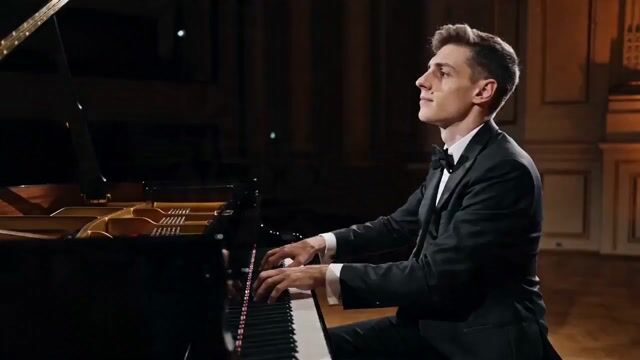 Cinematic Pianist Scene Prompt for Seedance 2.0